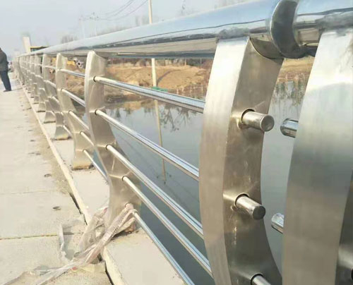 不銹鋼橋梁護(hù)欄 人行道天橋防護(hù)隔離護(hù)欄